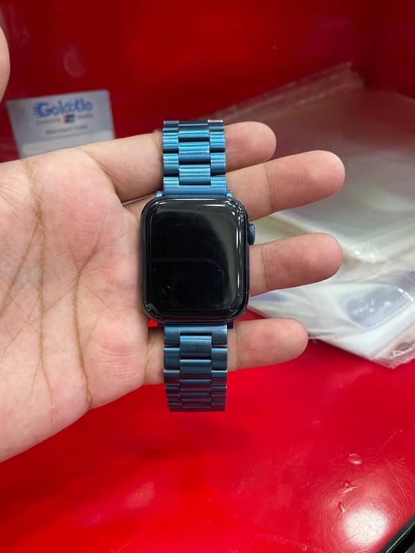 APPLE WATCH SERIES 6 WITH BOX 1