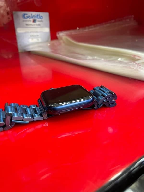 APPLE WATCH SERIES 6 WITH BOX 3