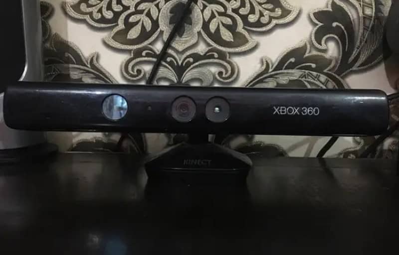 xbox 360 slim 200 gb and 19 games and camera 1