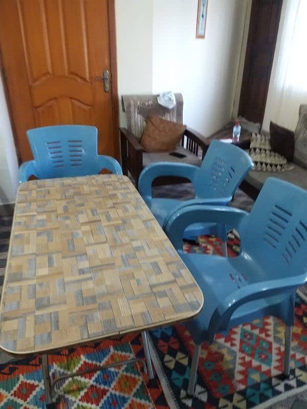 Plastic chairs with table 0