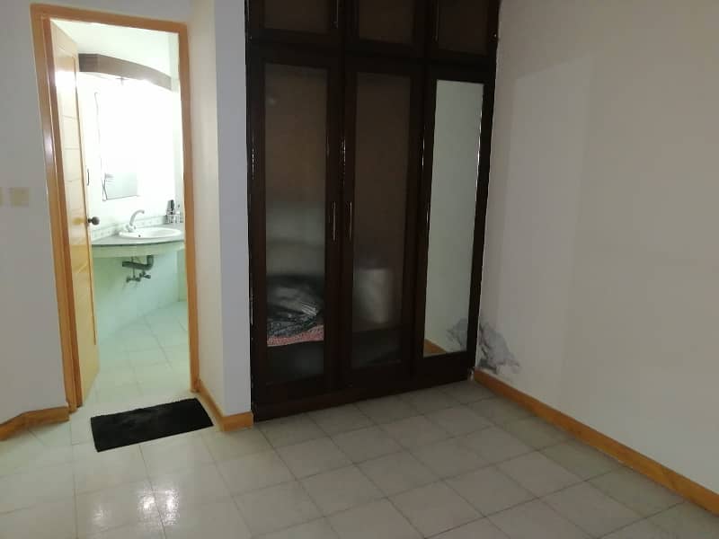 5 MARLA CORNER HOUSE HOT LOCATION NEAR TO PAKKAGES MALL 4