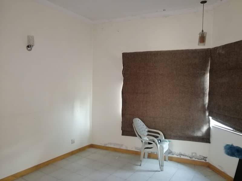 5 MARLA CORNER HOUSE HOT LOCATION NEAR TO PAKKAGES MALL 6