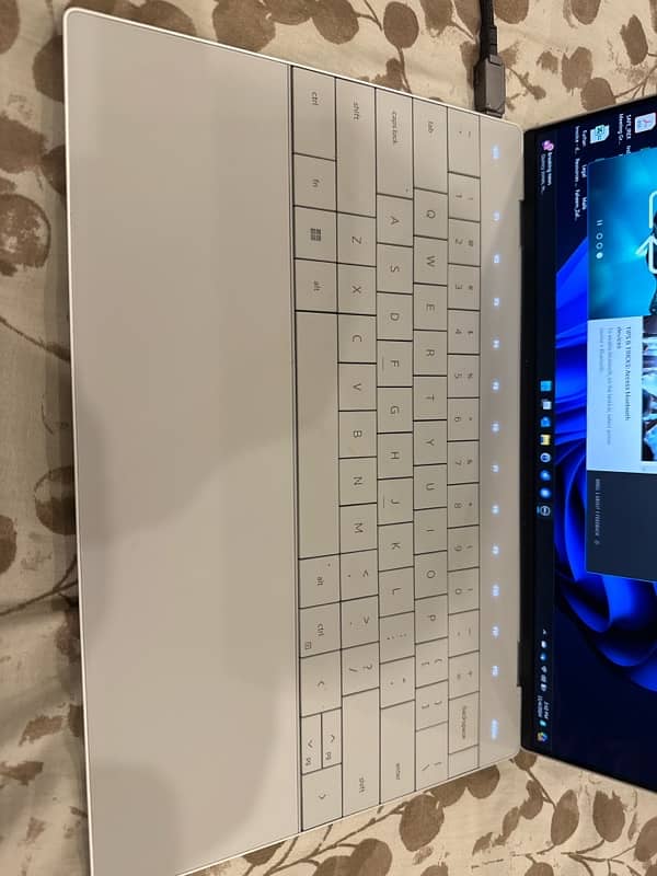 Pristine Dell XPS 13: i7 12th Gen, 32GB RAM, 1TB SSD, Touchscreen 1