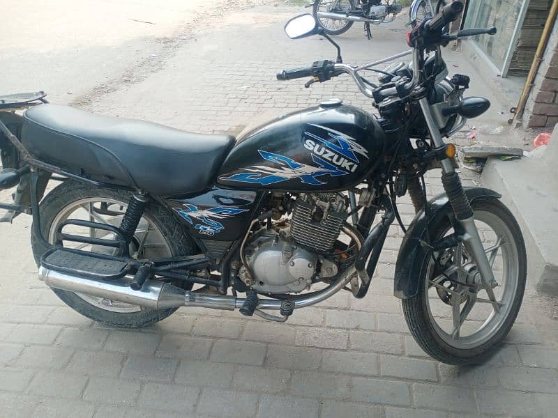 Suzuki GS150 2