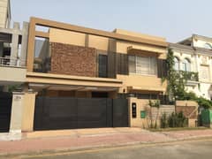 10 Marla House In A Prime Location Of Bahria Town - Sector C 0