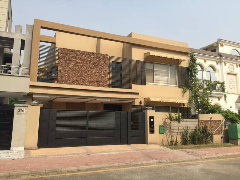 10 Marla House In A Prime Location Of Bahria Town - Sector C 0