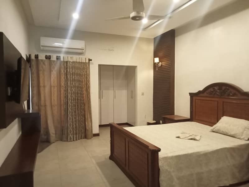 10 Marla House In A Prime Location Of Bahria Town - Sector C 3