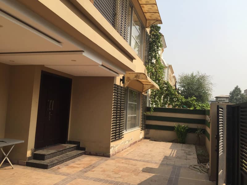 10 Marla House In A Prime Location Of Bahria Town - Sector C 15