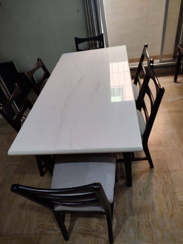 dining table good condition 0