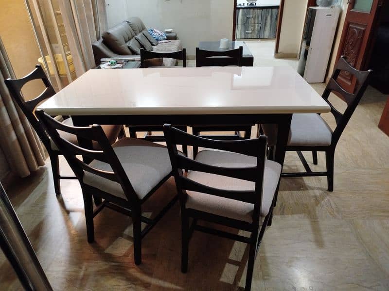 dining table good condition 1