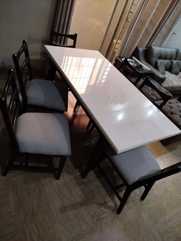 dining table good condition 6