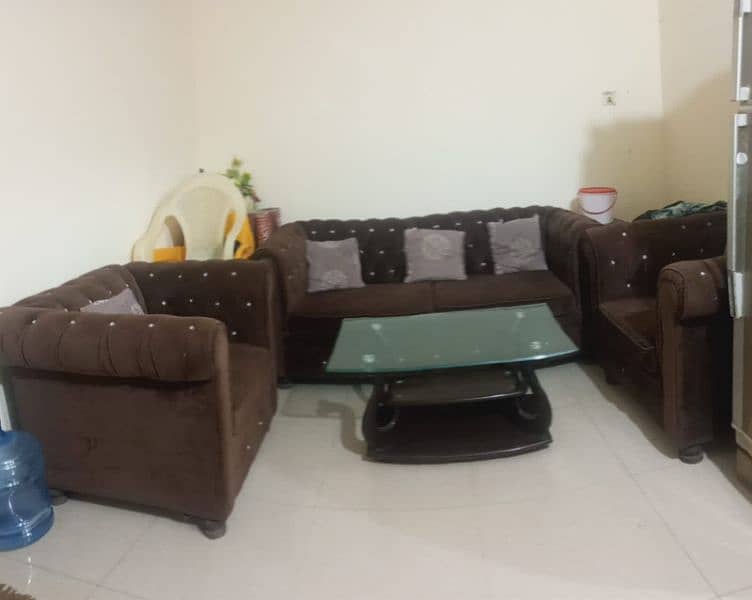 5 seater sofa set with table same like new 0