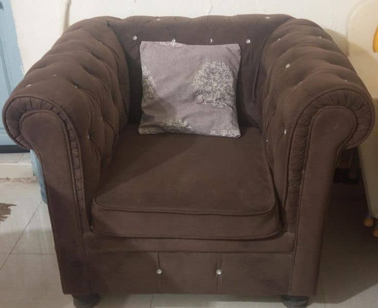 5 seater sofa set with table same like new 1