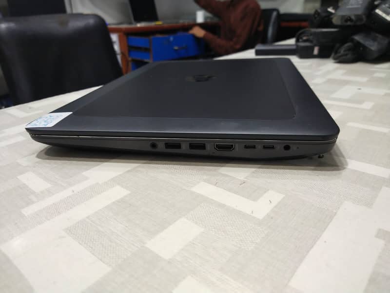 HP zbook 15 G4.256ssd,16GB 3