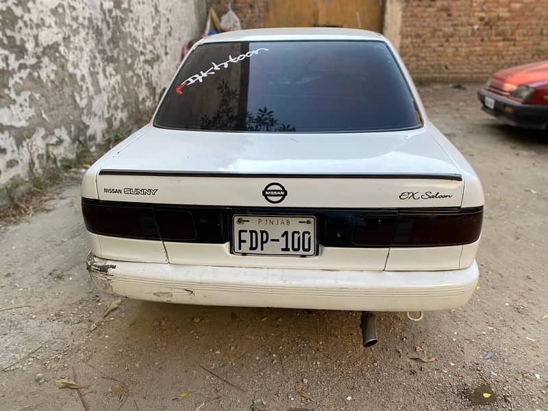 Nissan Sunny 1992 3