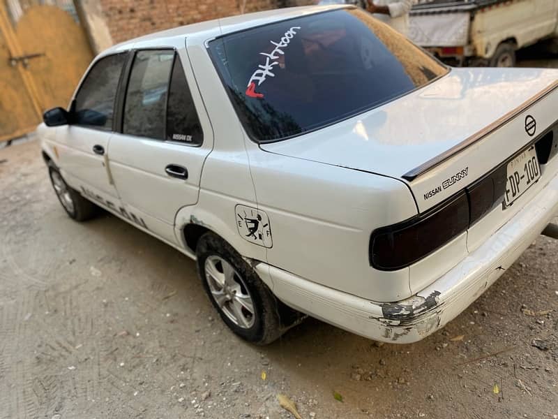 Nissan Sunny 1992 5