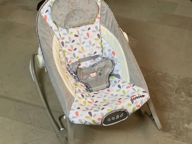 tinnies baby bouncer and rocker 0