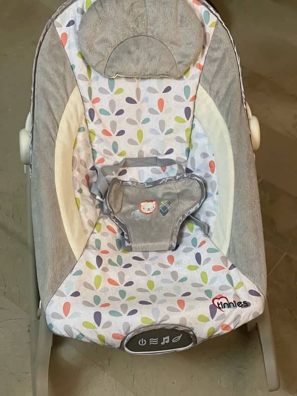 tinnies baby bouncer and rocker 1