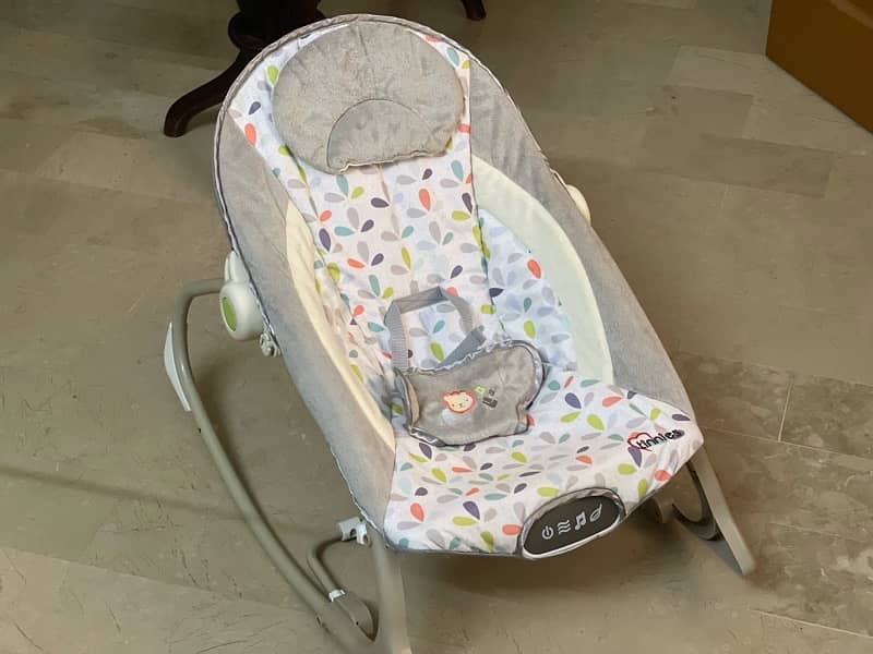 tinnies baby bouncer and rocker 3