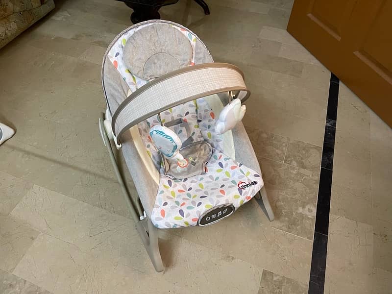 tinnies baby bouncer and rocker 4