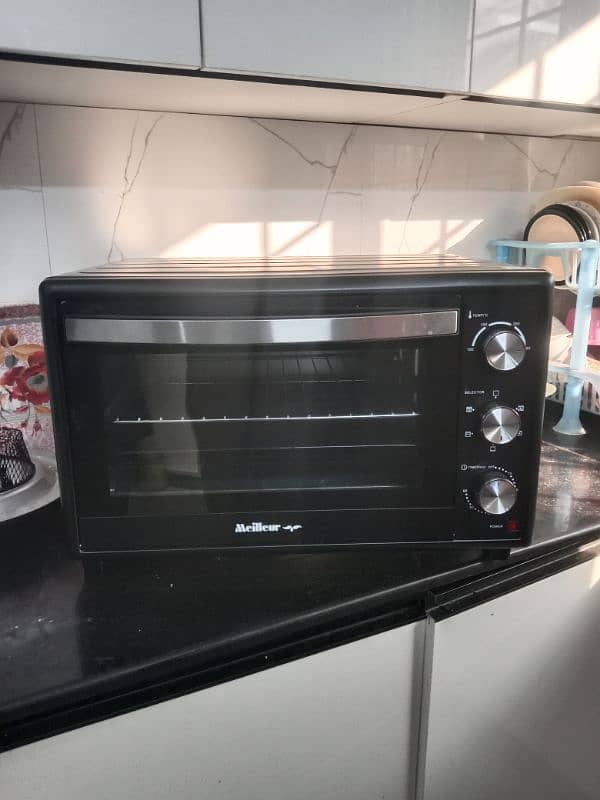 Almost brand new Full size Oven for sale 0