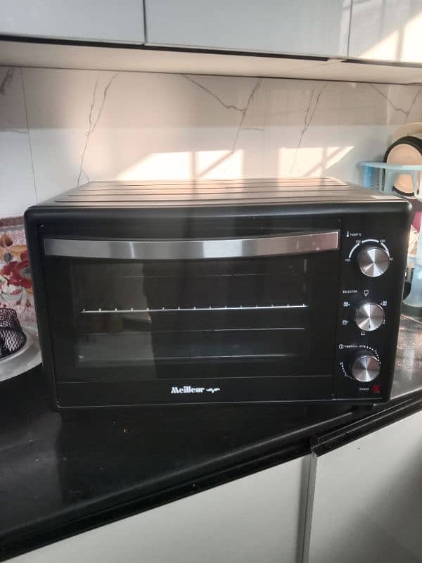 Almost brand new Full size Oven for sale 1