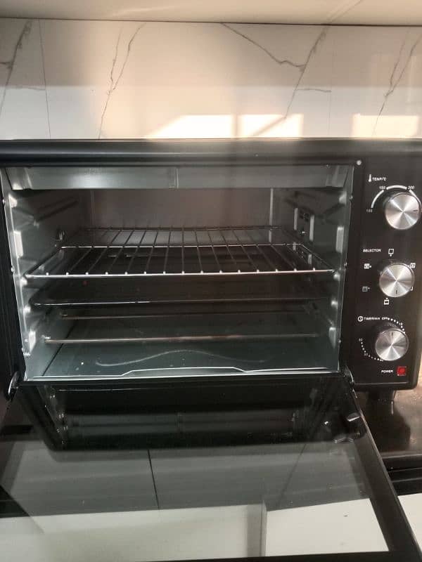 Almost brand new Full size Oven for sale 2