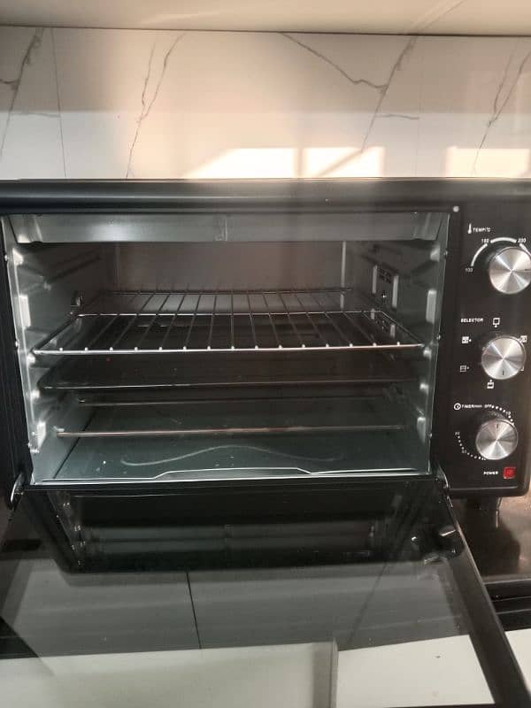 Almost brand new Full size Oven for sale 6