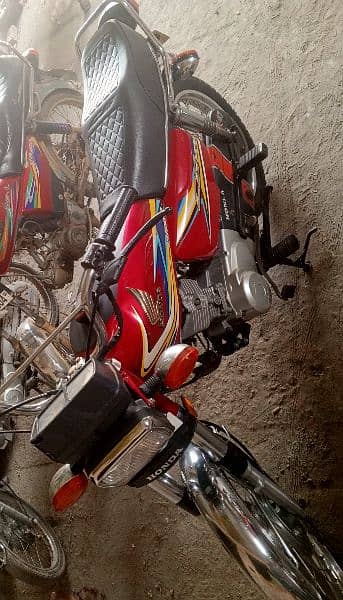 Honda 125 2017 Tanki 2019 ki original lagi h 4