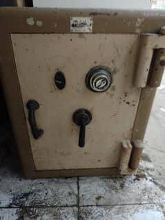 Cash Safe Locker / Tijori