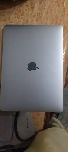 MacBook 7 Pro (13 inch, US variant)with original Charger