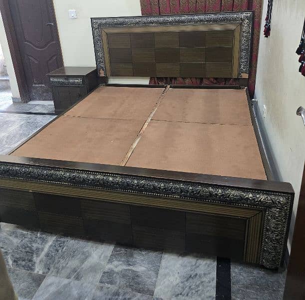 Bed set with side table 3