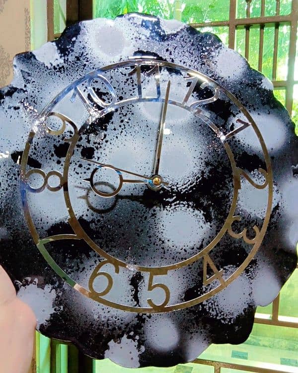 Resin handmade clocks 0