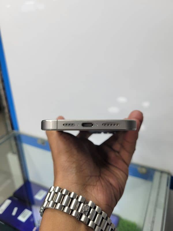 iPhone 15 Pro Max 256gb PTA Approved 4