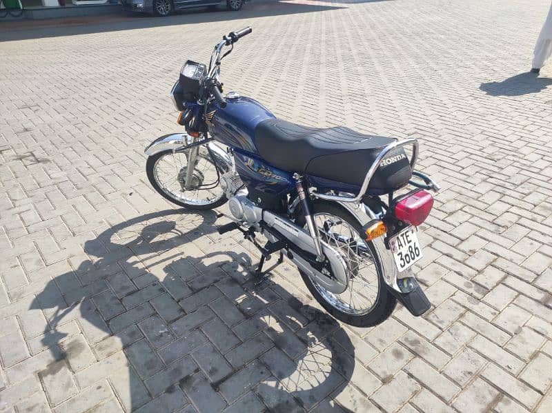 Honda CD 70 (Blue) 5