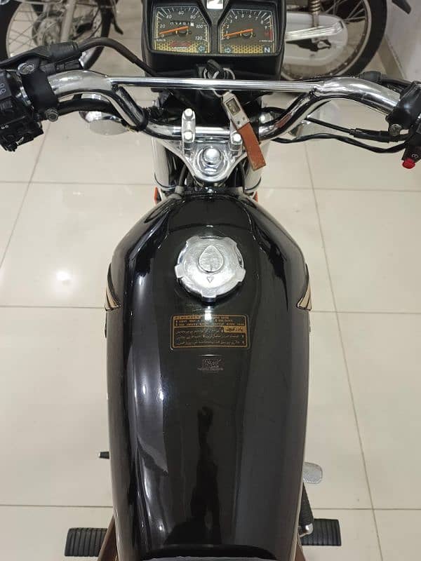 Honda CG 125 Gold Edition 2024 Model 6