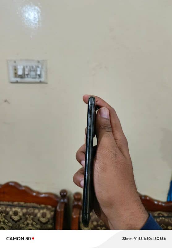 iphone X 64gb pta approved lush condition 4