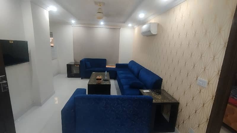 2 BEDROOM LIKE BRAND NEW FURNISH FLAT FOR RENT IN SECTOR C BAHRIA TOWN LAHORE 7