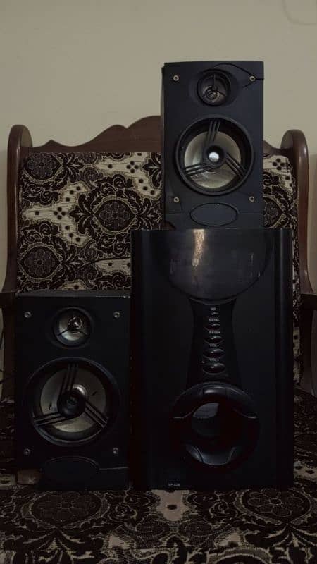 Jazz sp 828 Amplifier and Speakers 1