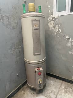 General Gas Gyser almost new (25Gallons)