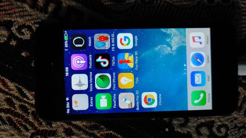 Iphone 5. . . 16 gb no repair full original price my guzara hoo jaye gy 0