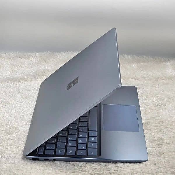 Surface Laptop Go i5 10th gen 8gb ram 256gb ssd 1