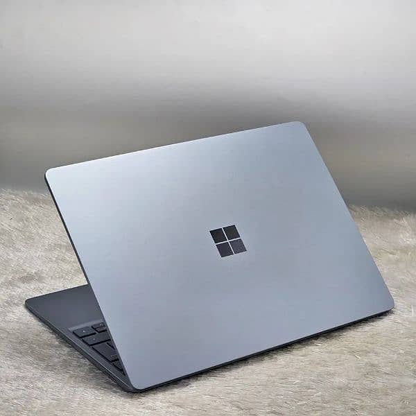 Surface Laptop Go i5 10th gen 8gb ram 256gb ssd 4