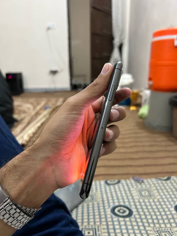 Apple Iphone Xs Black Color, 64GB ,Factory Unlocked, Non PTA 6