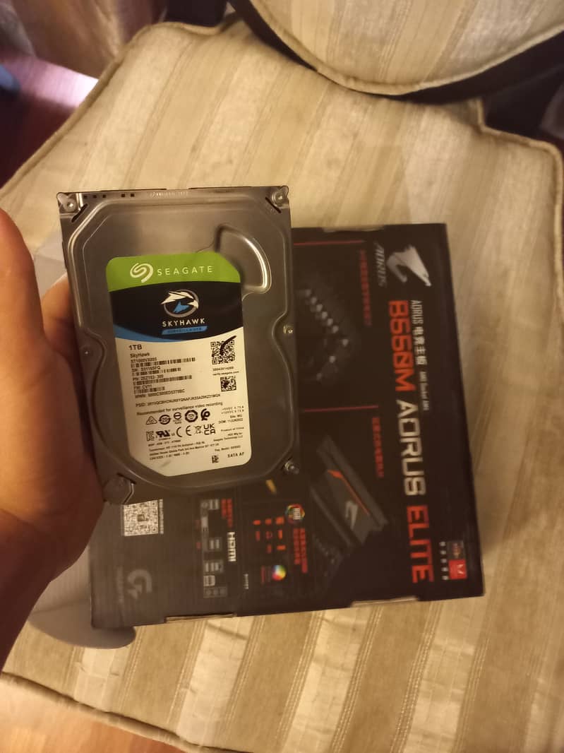 B550 Aours elite 1tb hdd and ryzen 5600 1