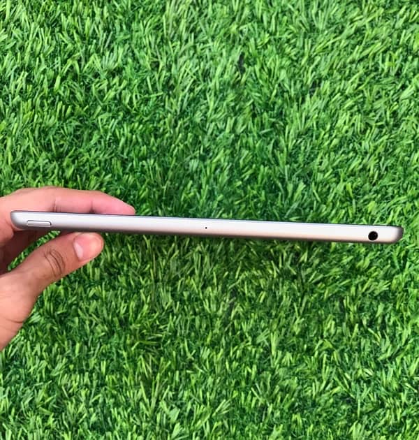 Apple iPad 5th Generation (32Gb) good condition WhatsApp (03274117805) 3