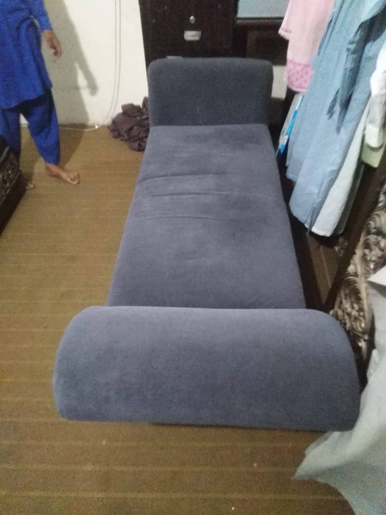 3 seater Dewan available for sale in good condition. . 0