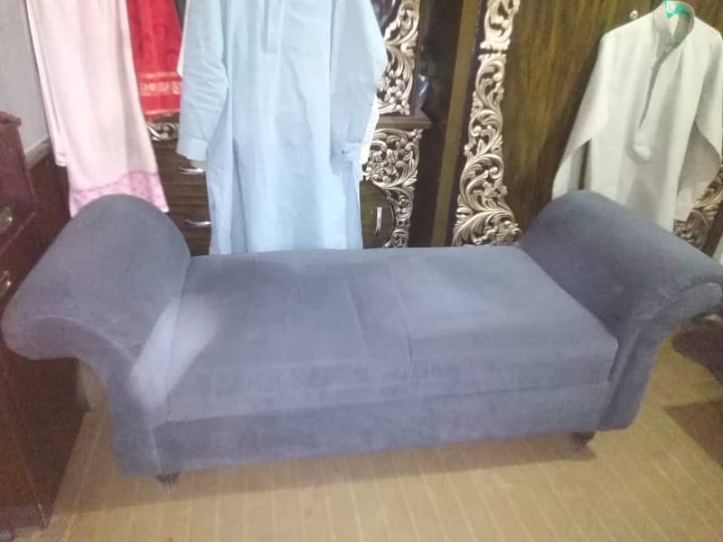 3 seater Dewan available for sale in good condition. . 1