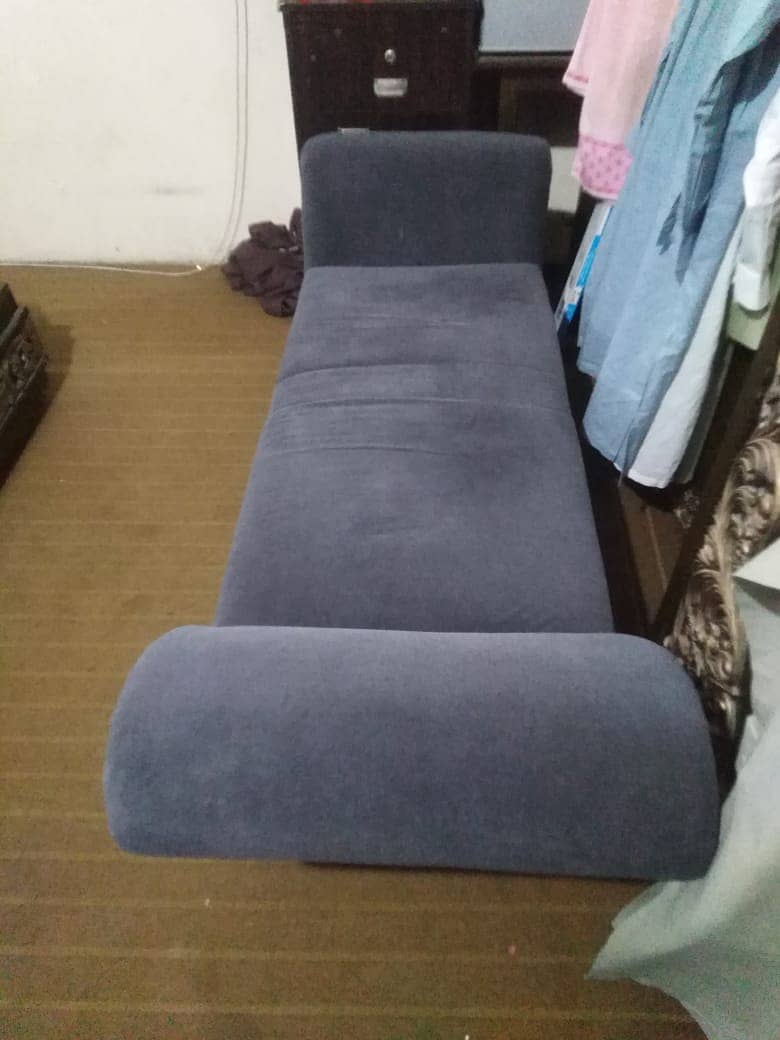 3 seater Dewan available for sale in good condition. . 2