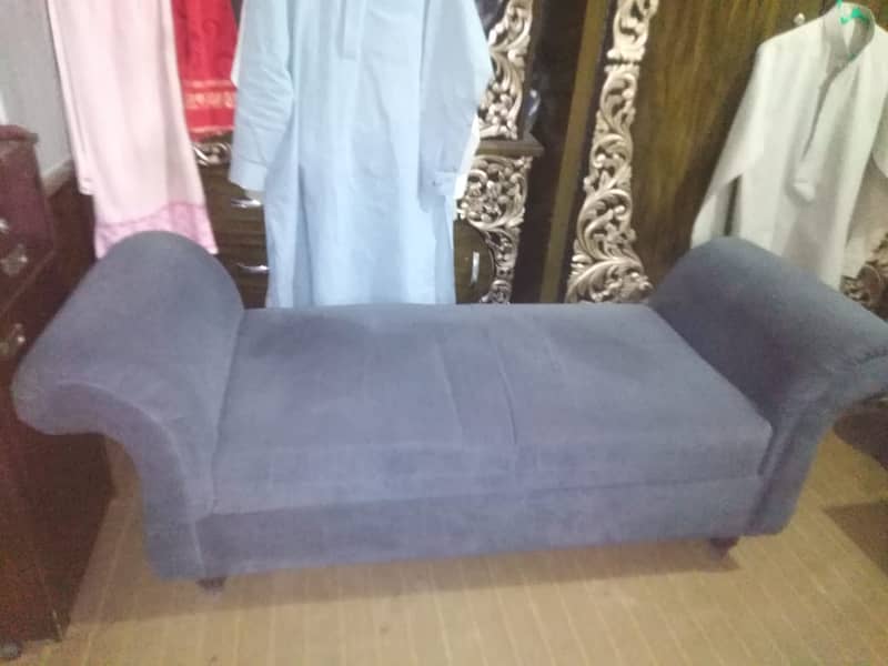 3 seater Dewan available for sale in good condition. . 4